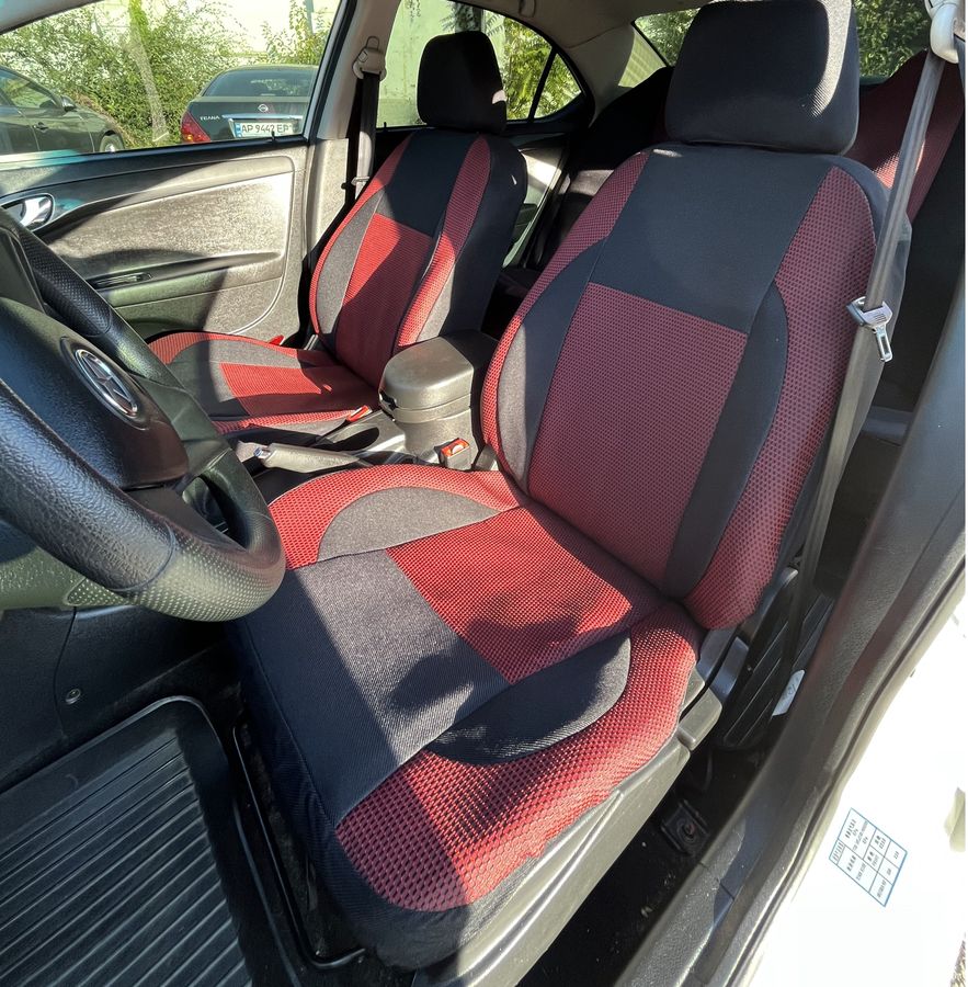 Авточехлы Peugeot 207 Hatchback красные